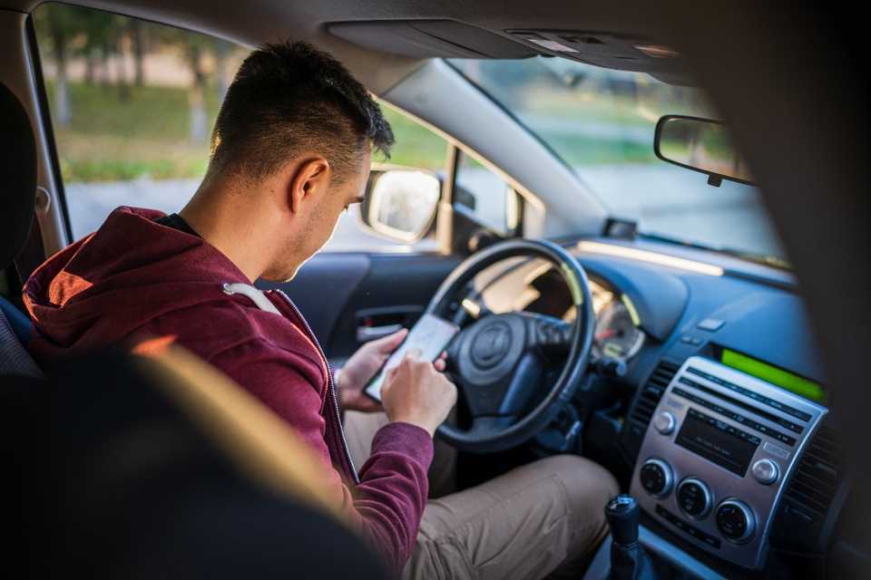 cellulaire stationnement parking infraction